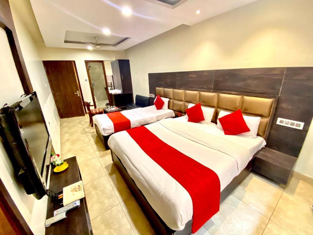 Hotel nanda Ludhiana Buitenkant foto