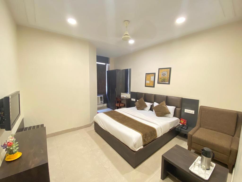 Hotel nanda Ludhiana Buitenkant foto